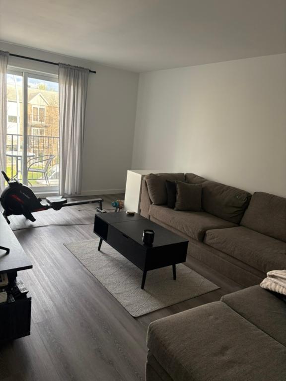 Grand logement 5 1/2 à louer, Chambly