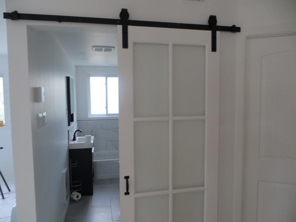Logement à louer 6 1/2 sur 2 étages (Sous-sol et RDC). Propre et tranquille, près de tout (IGA, pharmacie, piste cyclable, arrêt d'autobus à proximit
