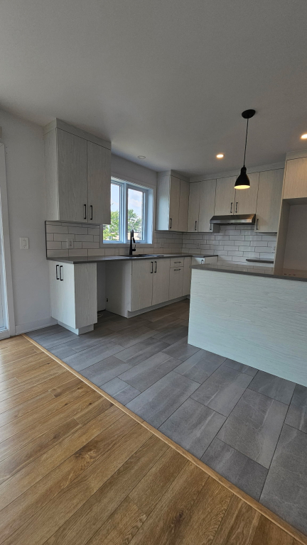 Nouveau Condo 3 1/2 à Louer Longueuil
