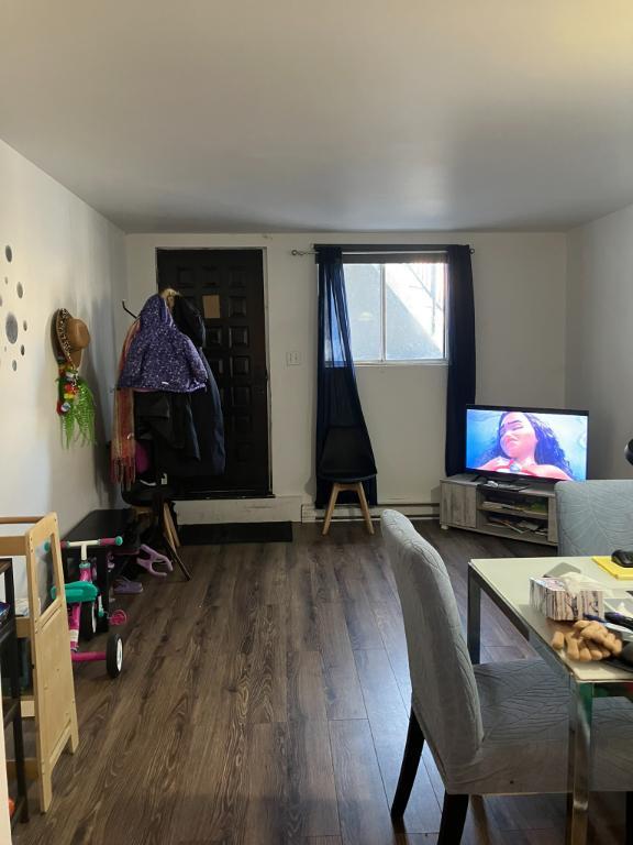 Grand 3 ½ disponible – 1200$/mois – Ahuntsic