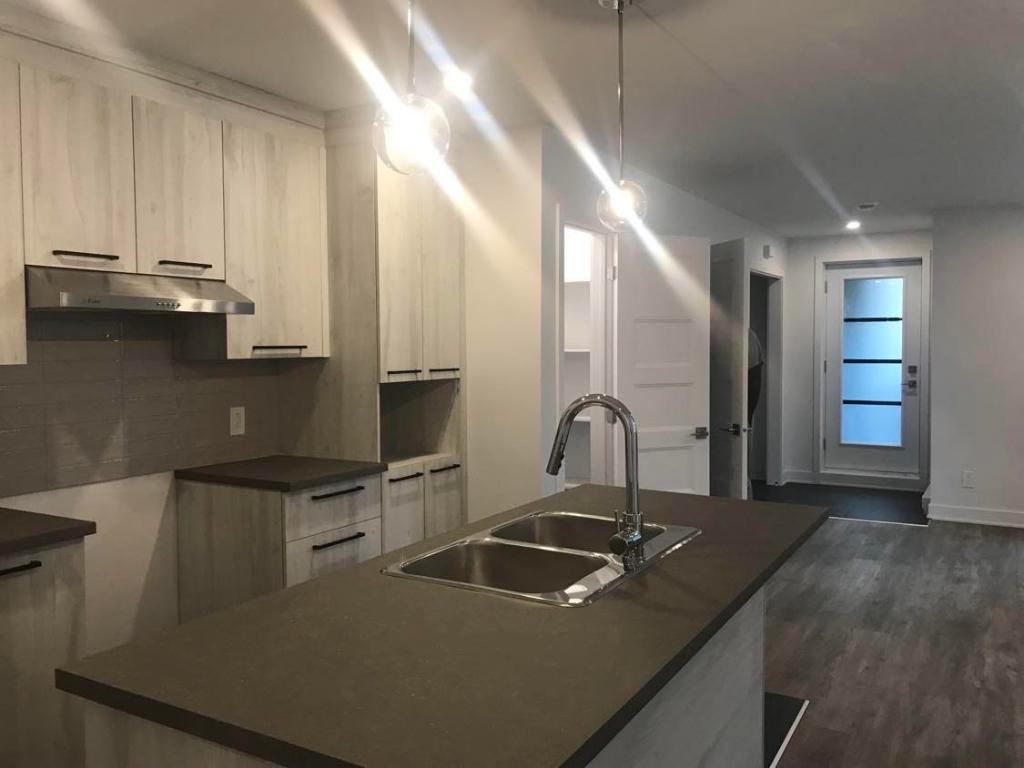 4 1/2 de style condo Demi Sous-Sol/ 2 Bedroom Apartment For Rent Basement
