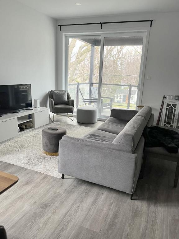 4 1/2 de style condo Demi Sous-Sol/ 2 Bedroom Apartment For Rent Basement