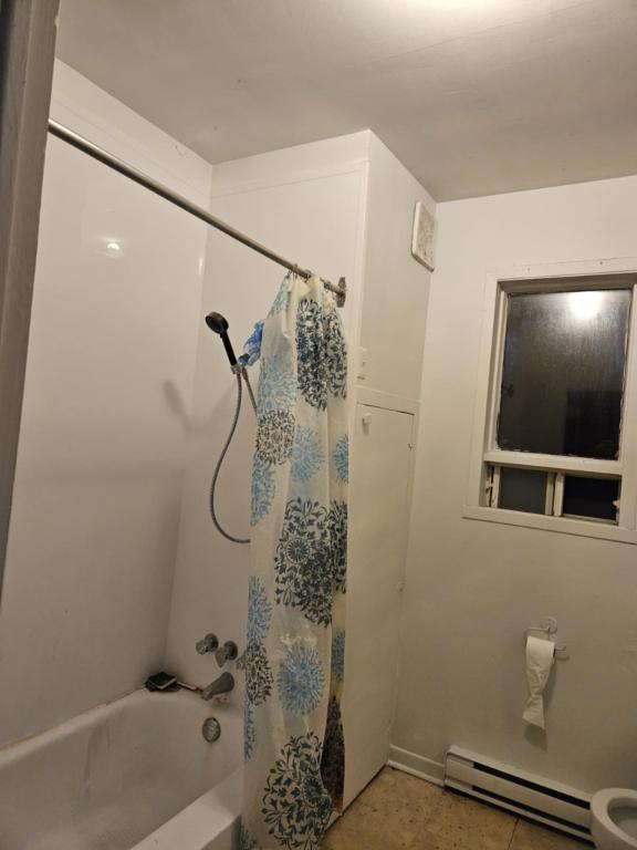 Logement 3 1/2 à louer / immeuble tranquille / enquête de crédit