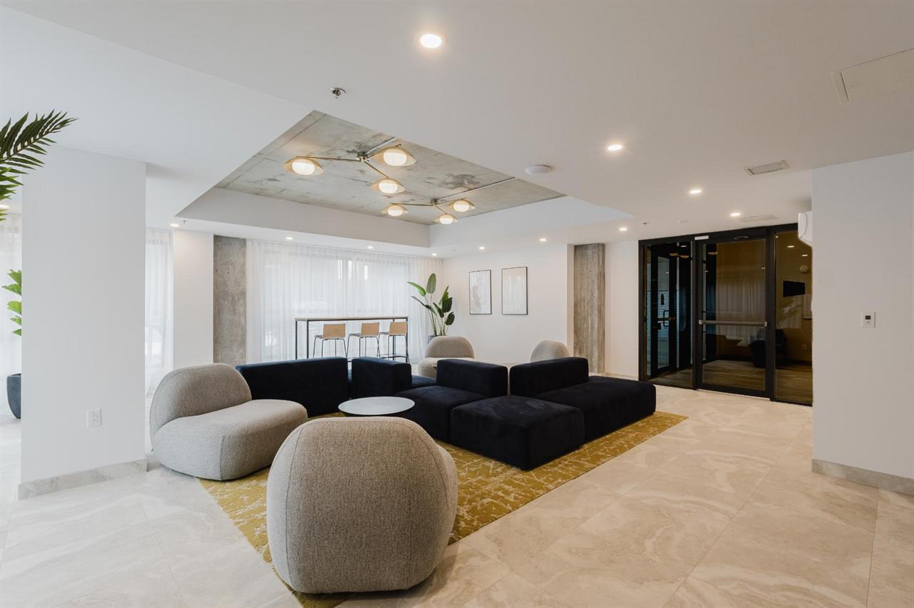 3 Bedroom - 4988 Place De La Savane, Mont-Royal