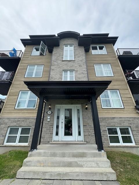 CONDO 4 ½ À LOUER – ANGE GARDIEN $1 400 / MOIS