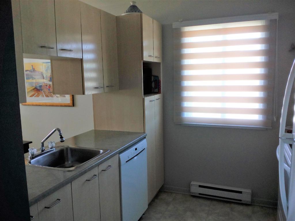 Grand 4 1/2 style condo à louer à Boisbriand
