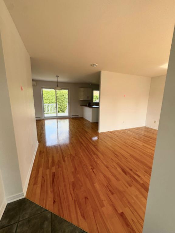 Haut de maison 4 1/2 à LOUER