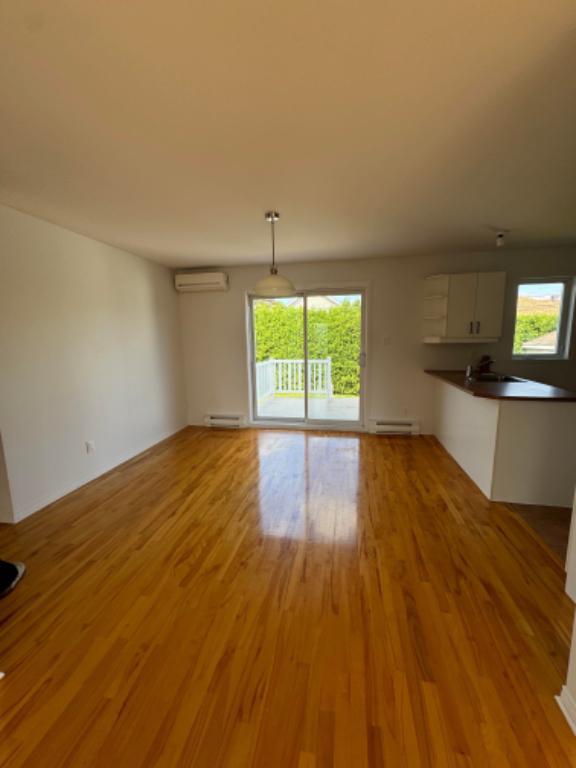 Haut de maison 4 1/2 à LOUER