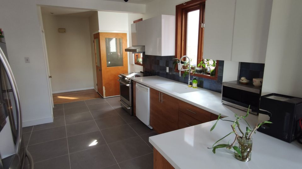 5 1/2 Meublé Dans Un Haut De Duplex