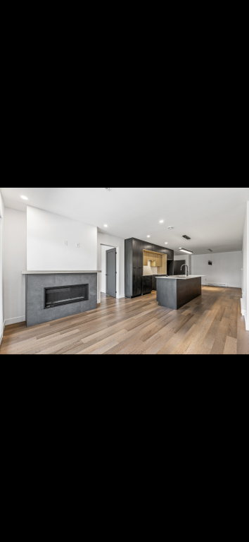 5 ½ De Luxe – Vue Sur L’eau, 1500 Pi², F