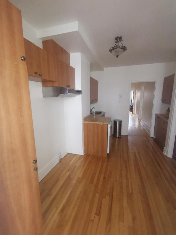 VERDUN Joli Logement NON-FUMEUR 4 1/2 + VÉRANDA
