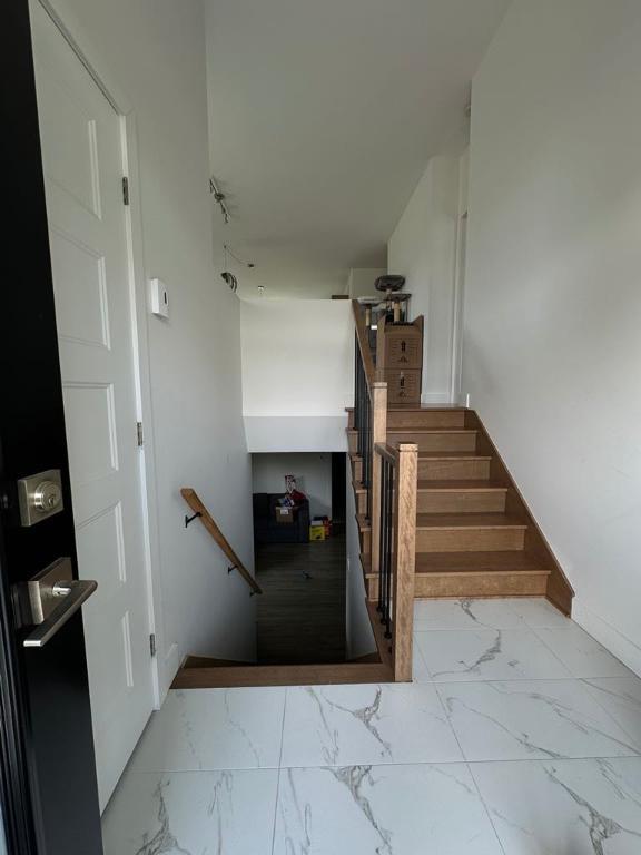 LIBRE IMMÉDIATEMENT: À louer Jumelé 5 chambres à Bromont
