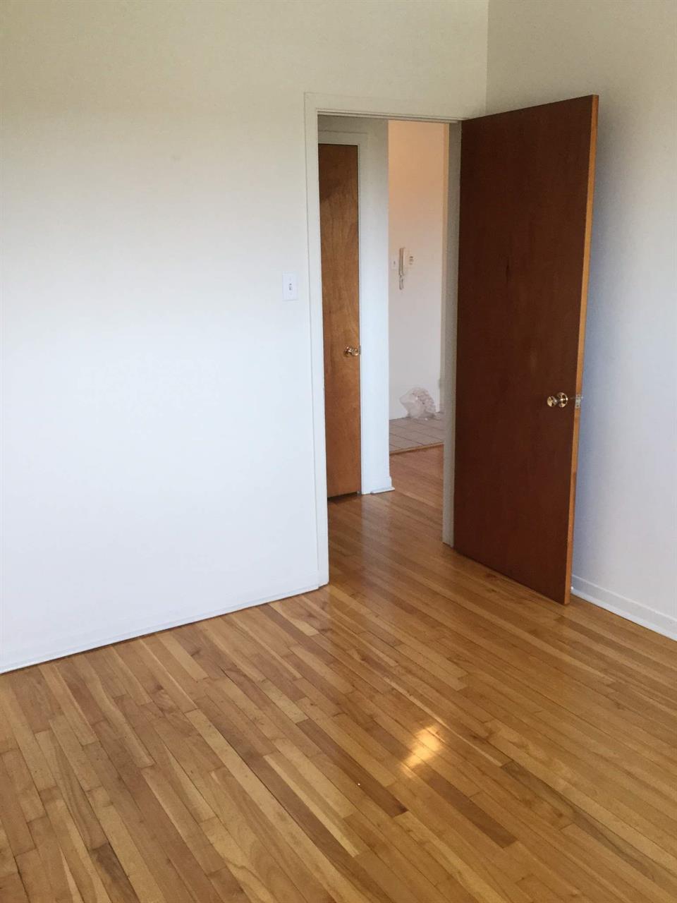 1 CH - 1 SDB - Montréal - $1,350 /mo