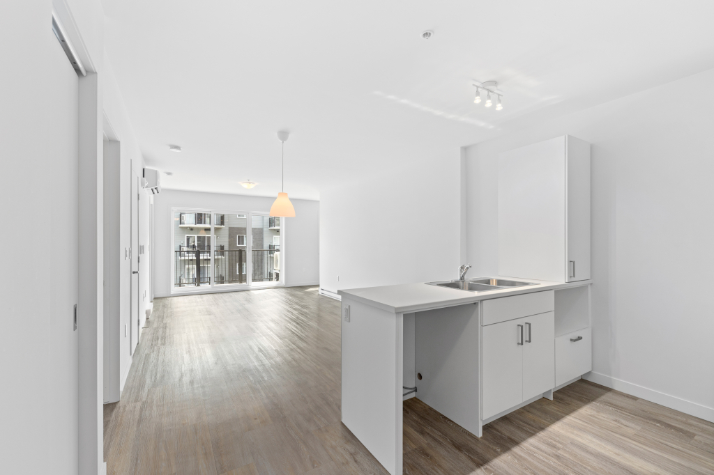 Logement 3 1/2 DEN+PISCINE INCLUS