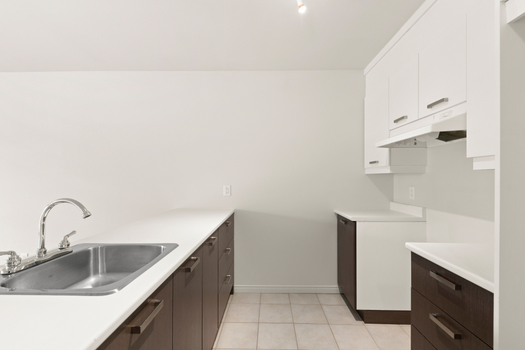 Logement 4 1/2 AVEC Garage Inclus
