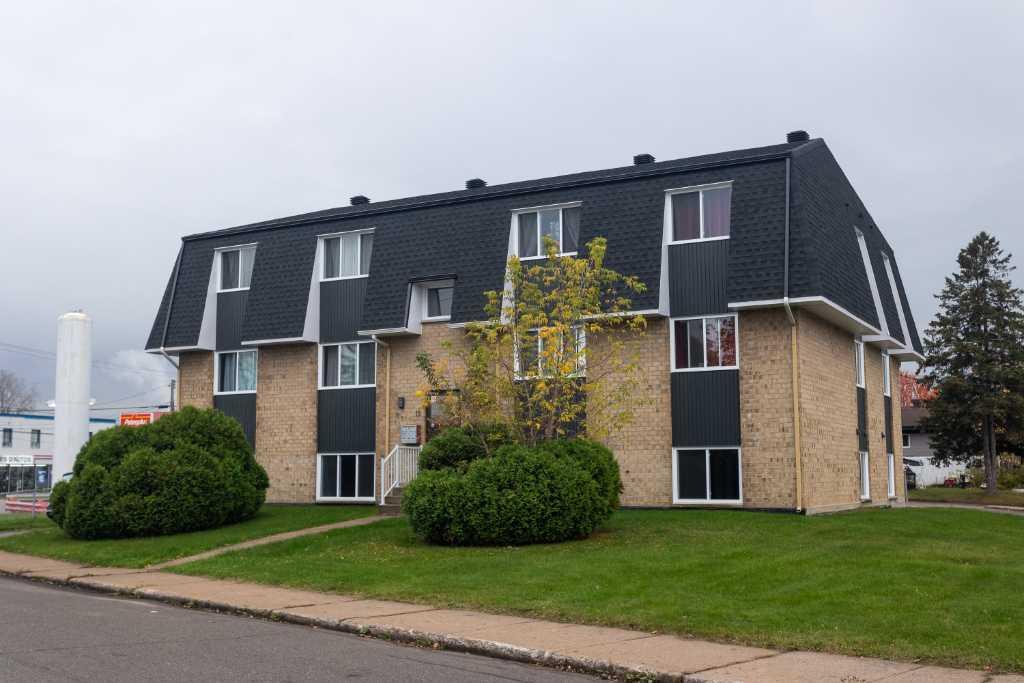 Grand 5 1/2 disponible maintenant !
