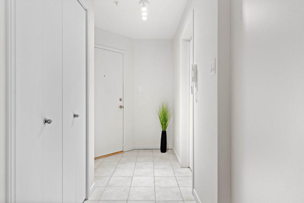4 1/2 logement/ appartement/ condo avec garage