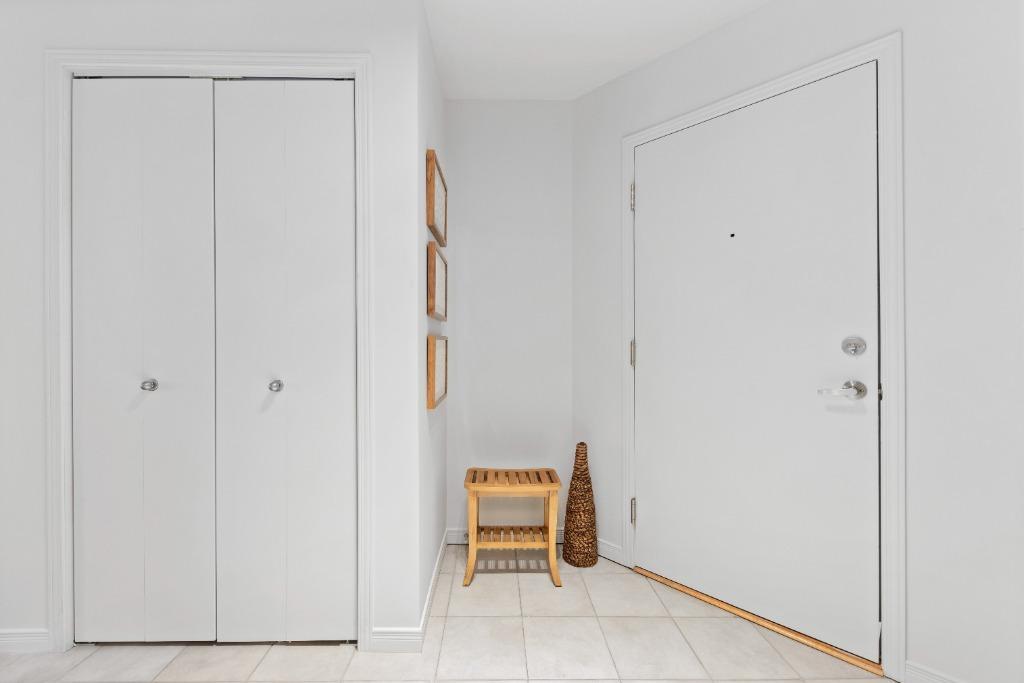 4 1/2 logement/ appartement/ condo avec garage