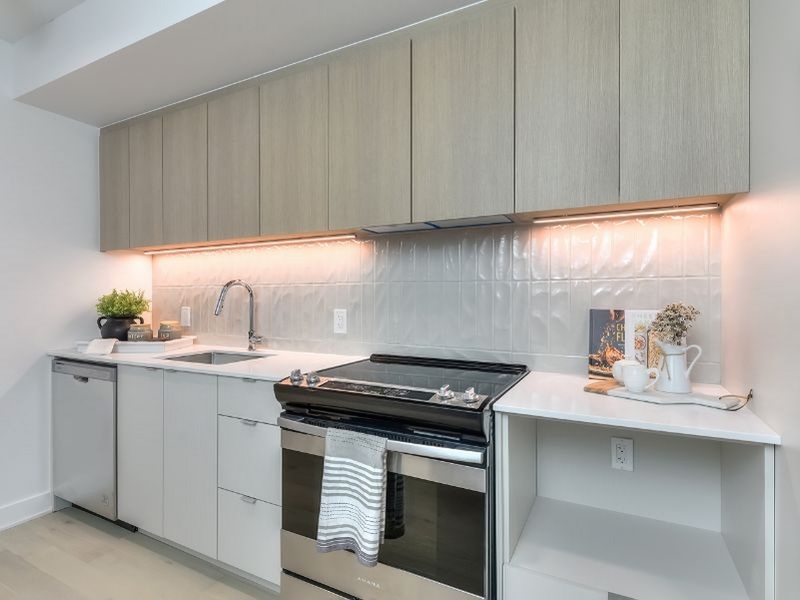 Bachelor - 1200 MacKay Street, Montréal