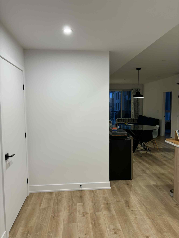 Appartement à Louer - 3½ + Den/bureau