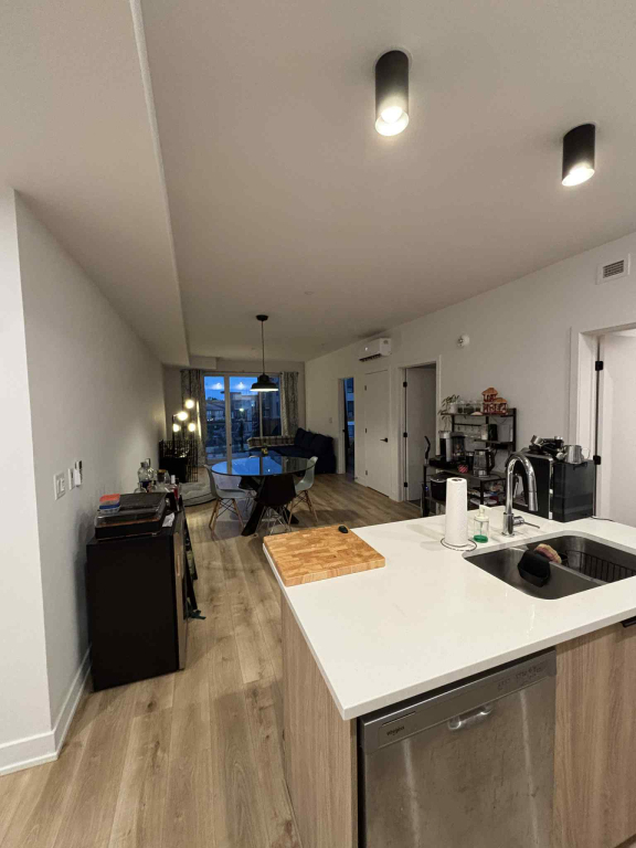 Appartement à Louer - 3½ + Den/bureau