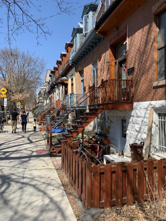 Plateau Mont Royal, Avenue Laval angle Roy 5/2 620 pieds carrés. Rénové, cour 1850 $/mois