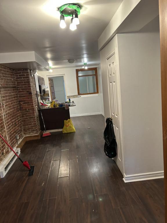 Plateau Mont Royal, Avenue Laval angle Roy 5/2 620 pieds carrés. Rénové, cour 1850 $/mois
