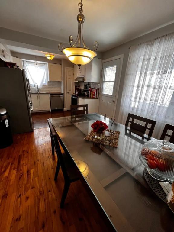 Grand et lumineux 5 1/2 dans un duplex ,Anjou
