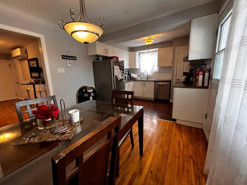 Grand et lumineux 5 1/2 dans un duplex ,Anjou