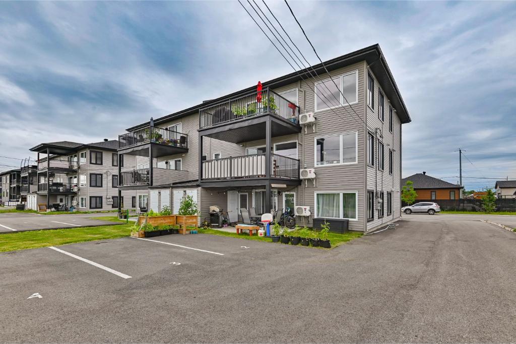 Magnifique condo/appartement 5 1/2 neuf à Mirabel (St-Augustin)