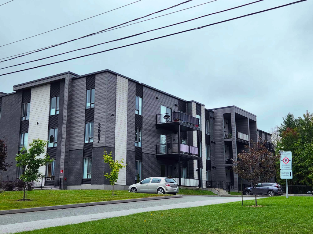 3 ½ NEUF | PLATEAU MCCREA | AOÛT