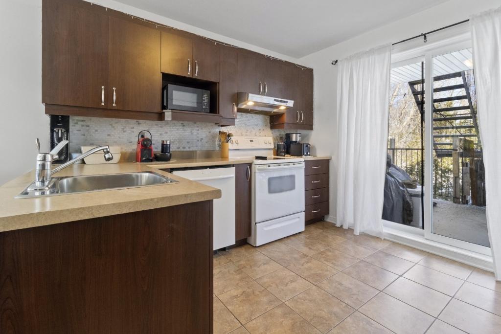 Très beau 4 1/2 à louer à Sainte-Marthe-Sur-Le-Lac
