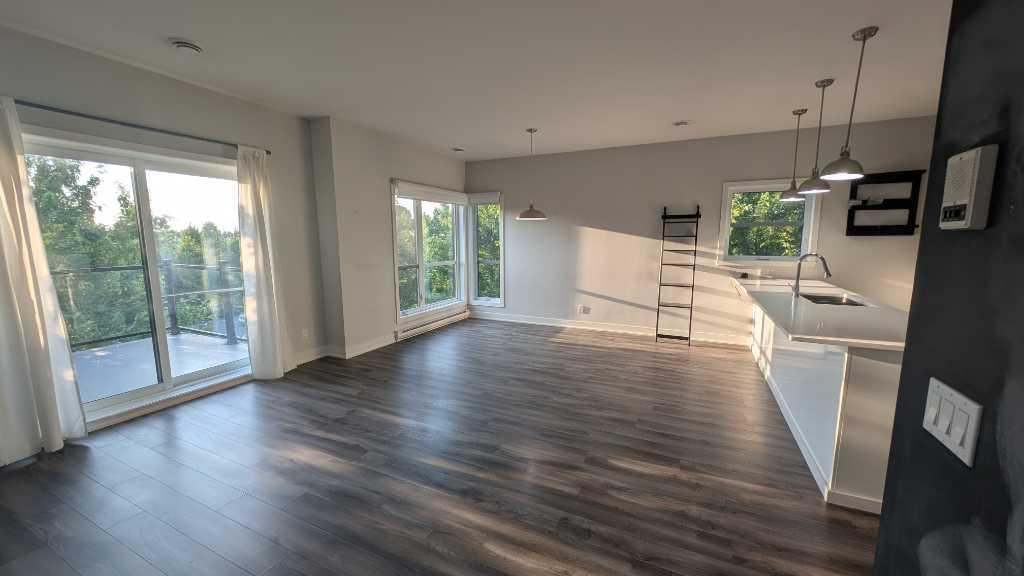 Grand Condo Lumineux