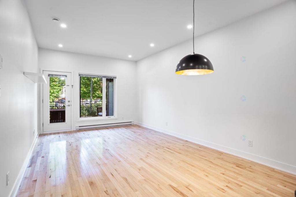 Condo lumineux de 600 pieds carrés à St-Henri!