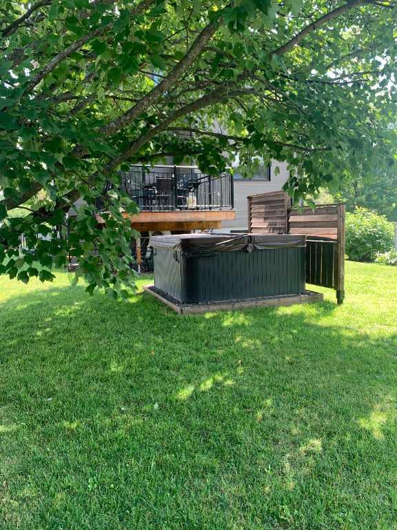 Maison à louer – 3 chambres, 2 salles de bain, cour privée, patio et spa (1er novembre) semi-meublé