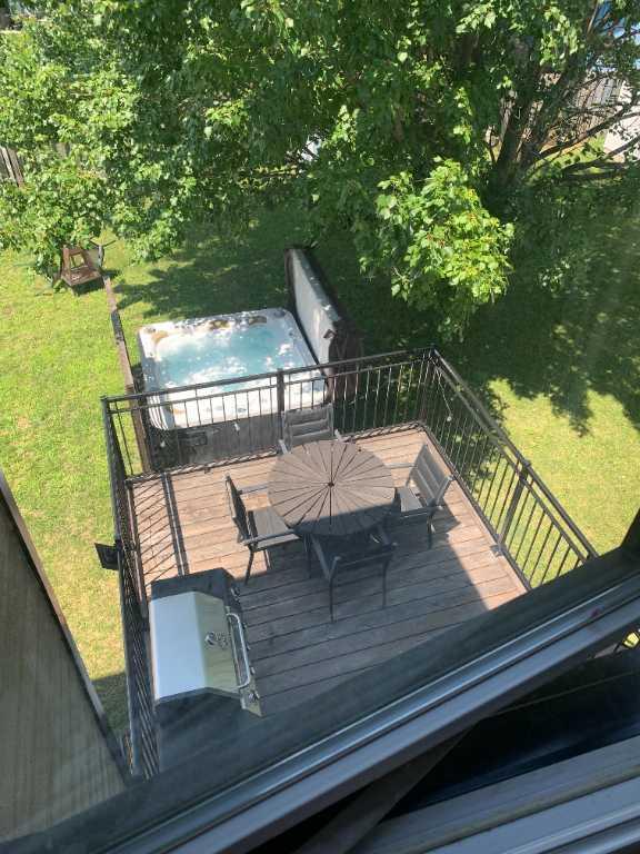 Maison à louer – 3 chambres, 2 salles de bain, cour privée, patio et spa (1er novembre) semi-meublé