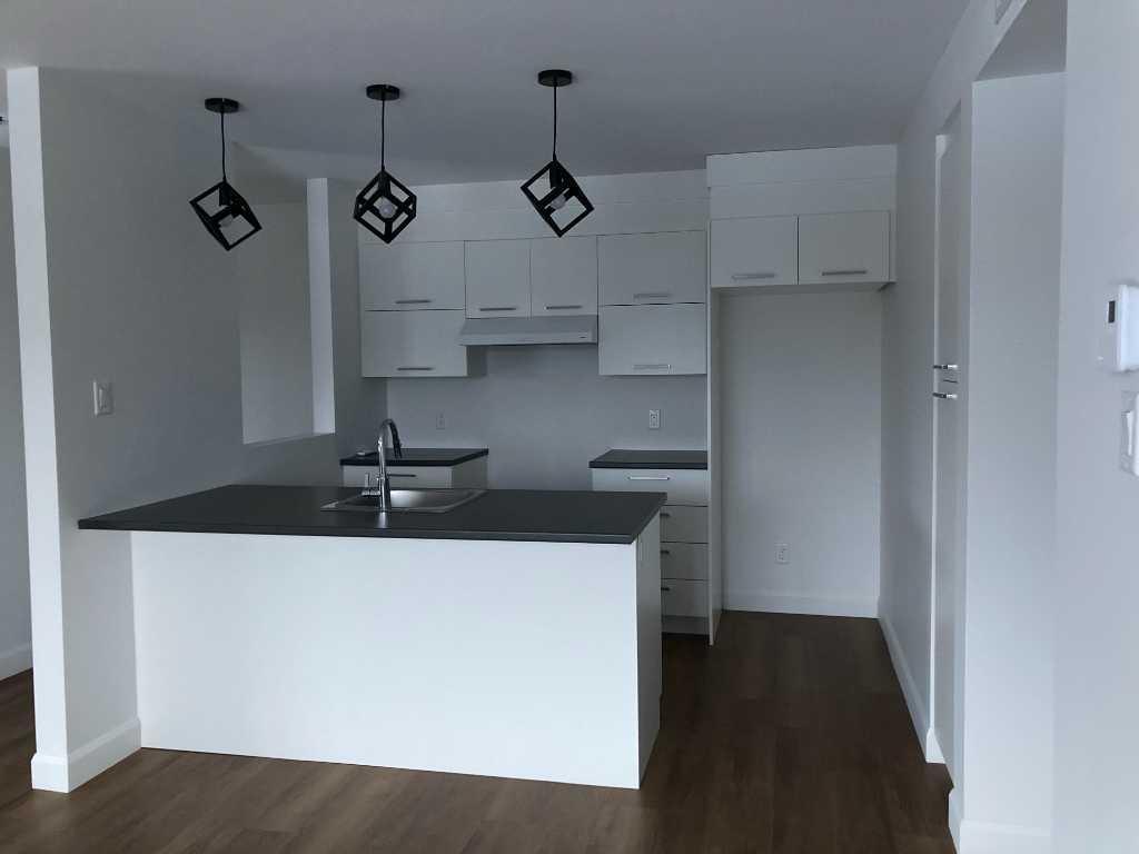5 1/2 à louer avec espace bureau