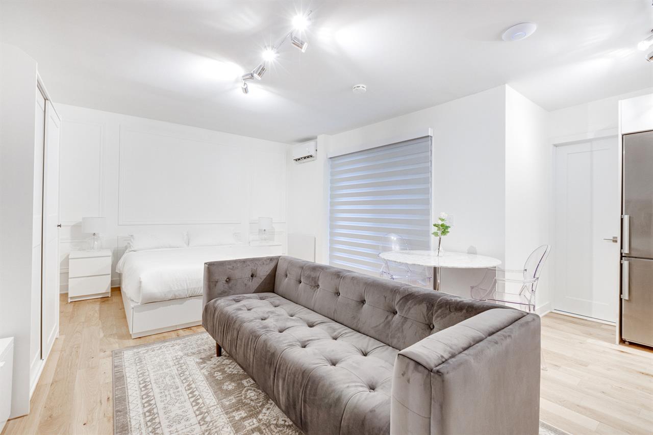 Bachelor - 1755 Rue Saint-Denis, Montréal