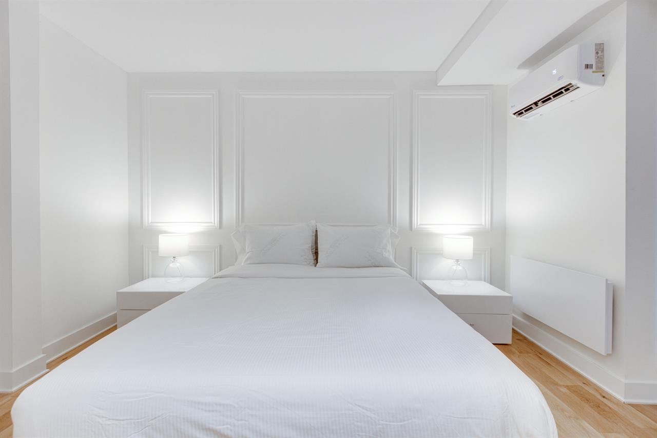 Bachelor - 1755 Rue Saint-Denis, Montréal