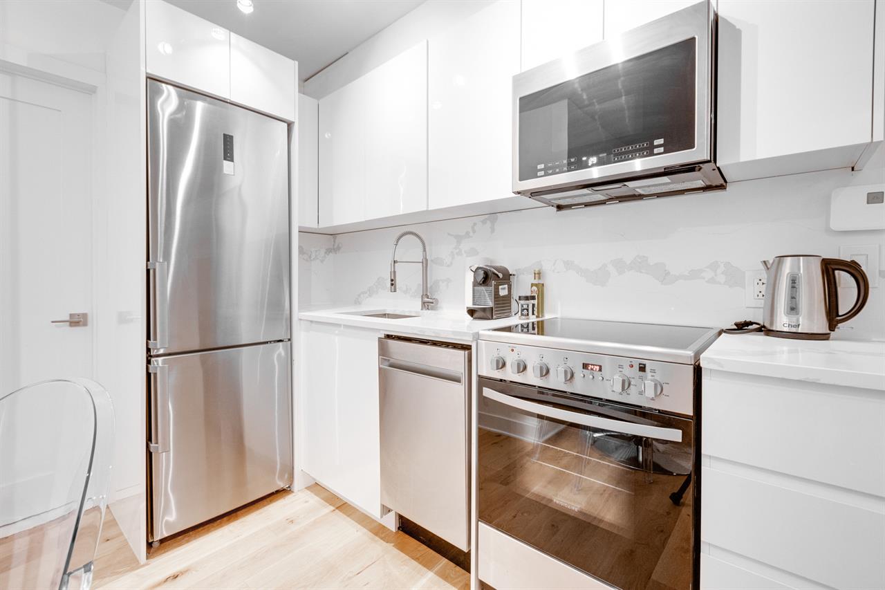 Bachelor - 1755 Rue Saint-Denis, Montréal