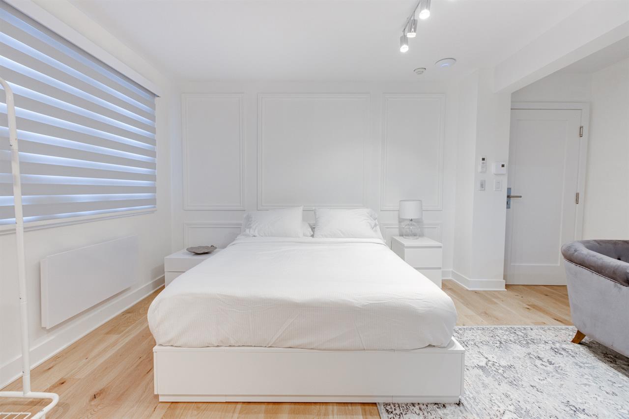 Bachelor - 1755 Rue Saint-Denis, Montréal