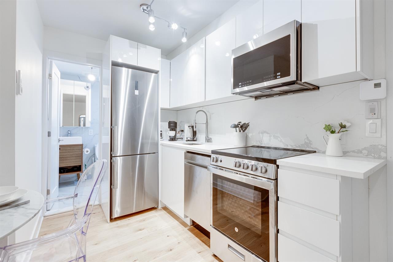 Bachelor - 1755 Rue Saint-Denis, Montréal
