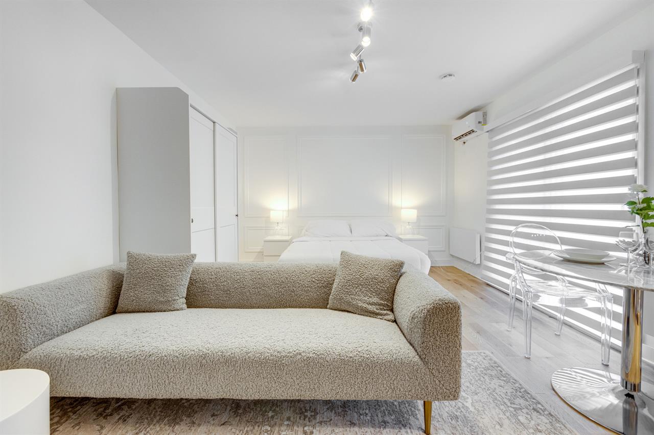 Bachelor - 1755 Rue Saint-Denis, Montréal