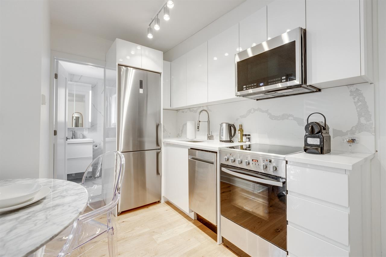 Bachelor - 1755 Rue Saint-Denis, Montréal