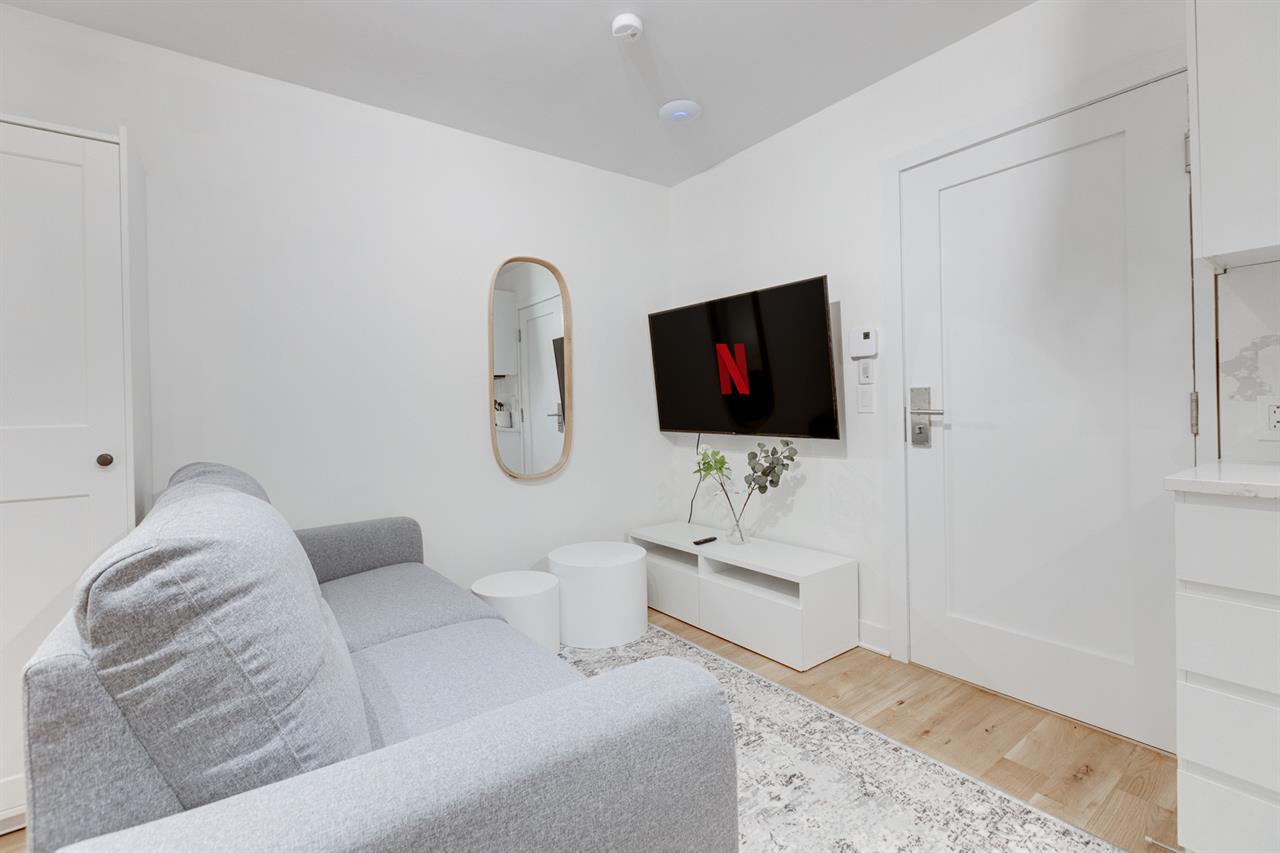 Bachelor - 1755 Rue Saint-Denis, Montréal