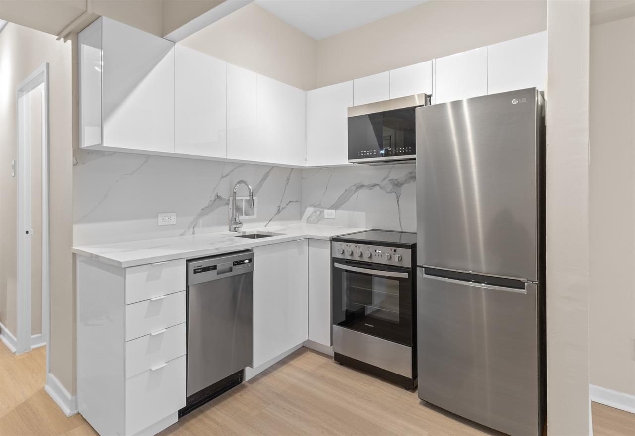 1 Bedroom - 3553 Rue Durocher, Montréal