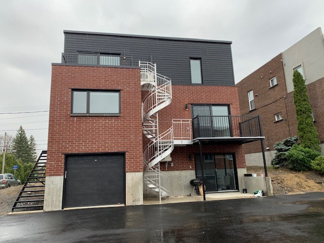 Beau Grand 4 1/2 Style Condo à Louer