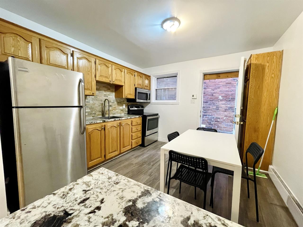 4 Bedroom - 64 Duluth Ouest, Montréal