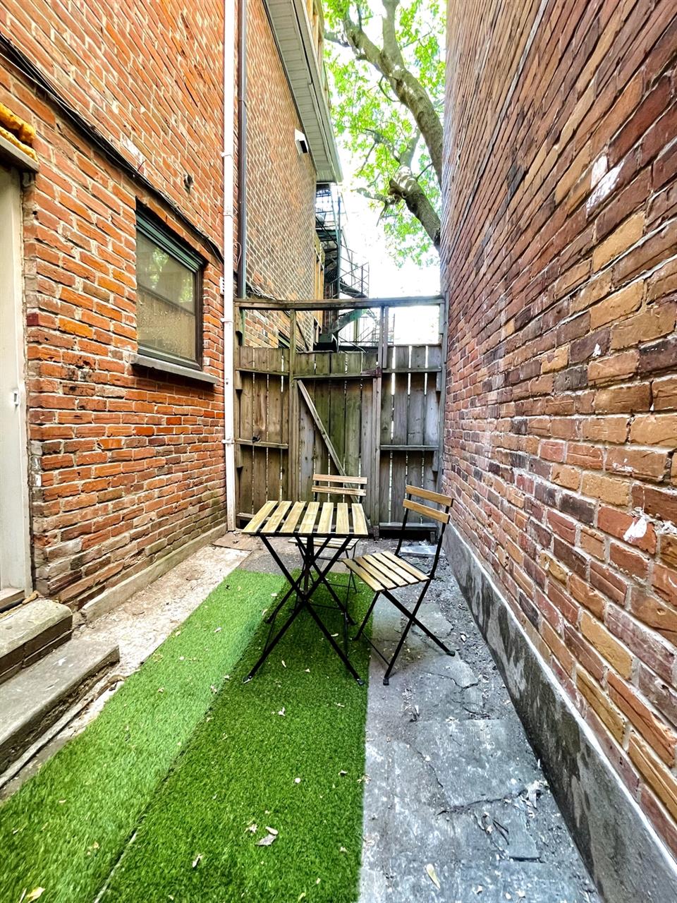 4 Bedroom - 64 Duluth Ouest, Montréal