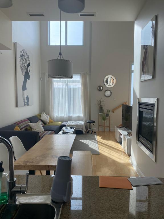 Penthouse faubourg boisbriand 4.5 avec mezzanine et grande terrasse extérieur
